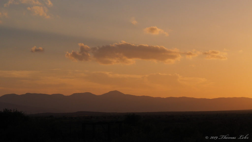 I wander in the thousand winds