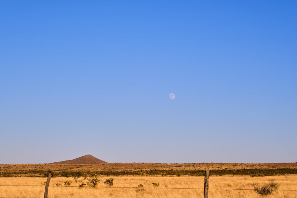 Let the clouds fly over us.
